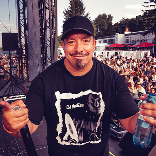 strandbad-gruenau-beach-festivals-artists-madzee