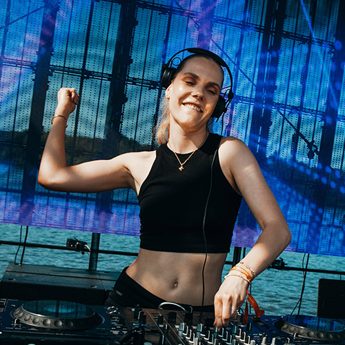 strandbad-gruenau-beach-festivals-artists-mathilda