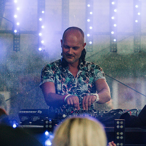 strandbad-gruenau-beach-festivals-artists-waikiki